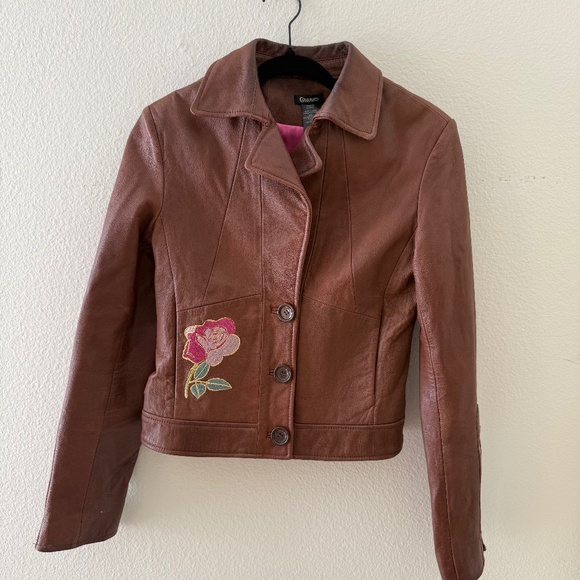Clothes and accessories - Picture 1 of 9